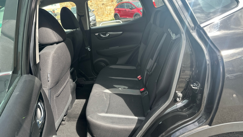 Nissan Qashqai 1.3 DiG-T Acenta Premium 5dr Petrol Hatchback